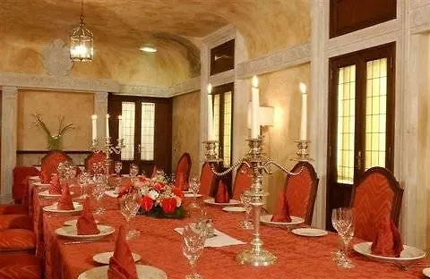 Hotell Palazzo Cardinal Cesi 4*