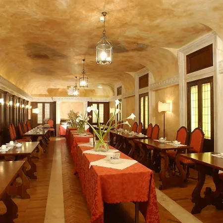 Palazzo Cardinal Cesi 4*